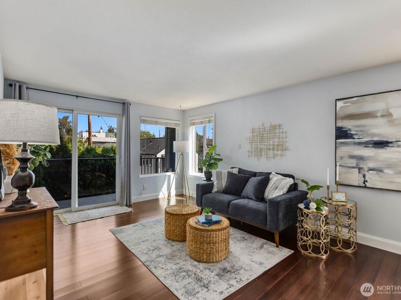 10110 Greenwood Ave N 204, Seattle WA 98133
