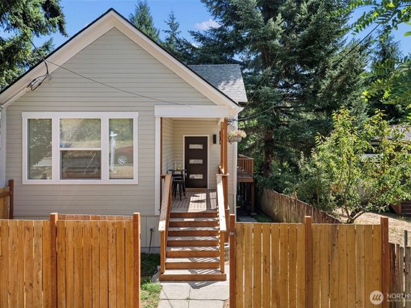210 S Cambrian Avenue, Bremerton WA 98312
