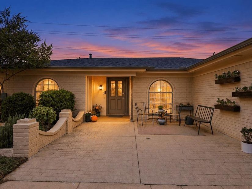 653  Lewis Drive , Hurst Texas 76054