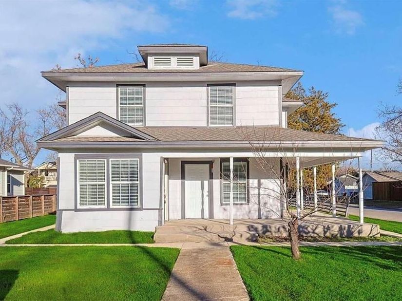702 N Edgefield Avenue , Dallas Texas 75208