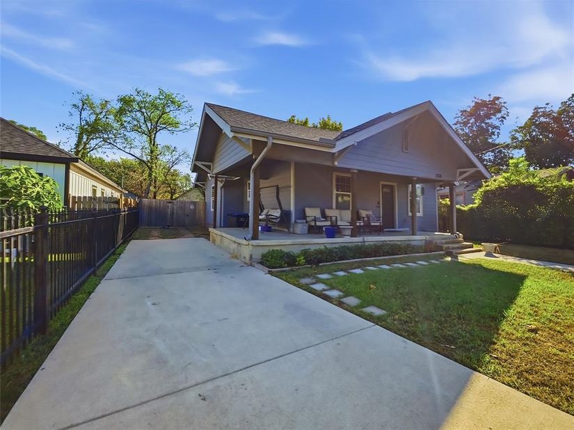 1328  Elmwood Avenue , Fort Worth Texas 76104
