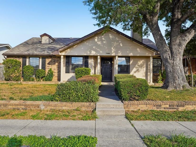 7000  Curry Drive , The Colony Texas 75056