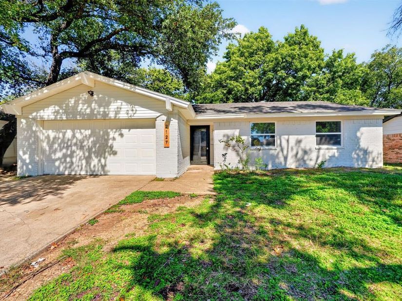 2127  Versailles Drive , Carrollton Texas 75007