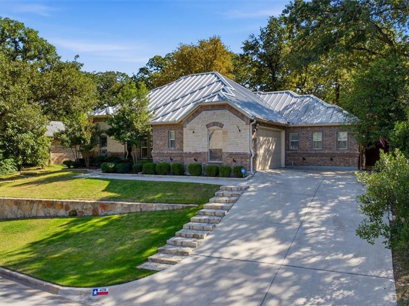 428  Lake Terrace Drive , Azle Texas 76020