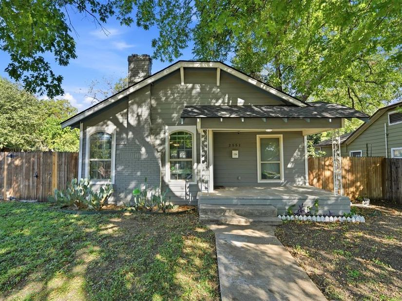2551  Grafton Avenue , Dallas Texas 75211