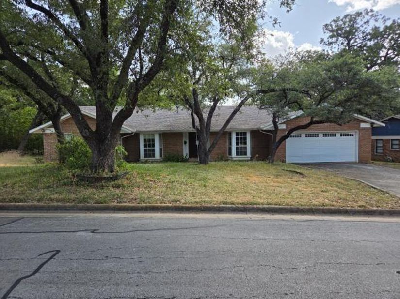5728  Rockhill Road , Fort Worth Texas 76112