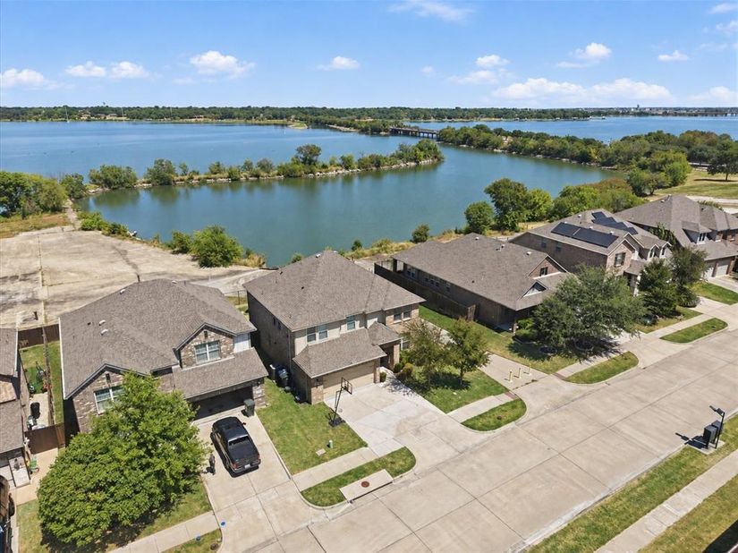 2025  Lake Front Trail , Garland Texas 75043