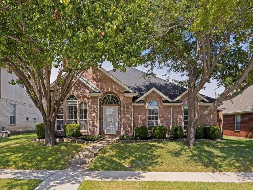 1697  Castle Rock Drive , Lewisville Texas 75077