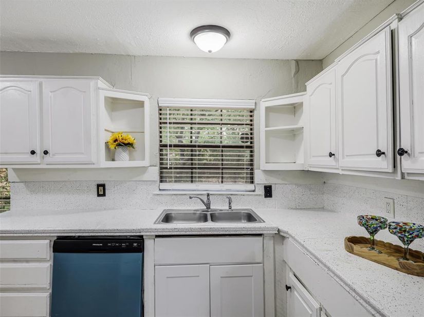 10747  SandAlwood Drive , Dallas Texas 75228