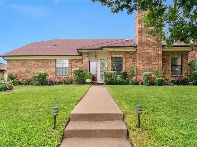 1519  Mission Ridge Trail , Carrollton Texas 75007