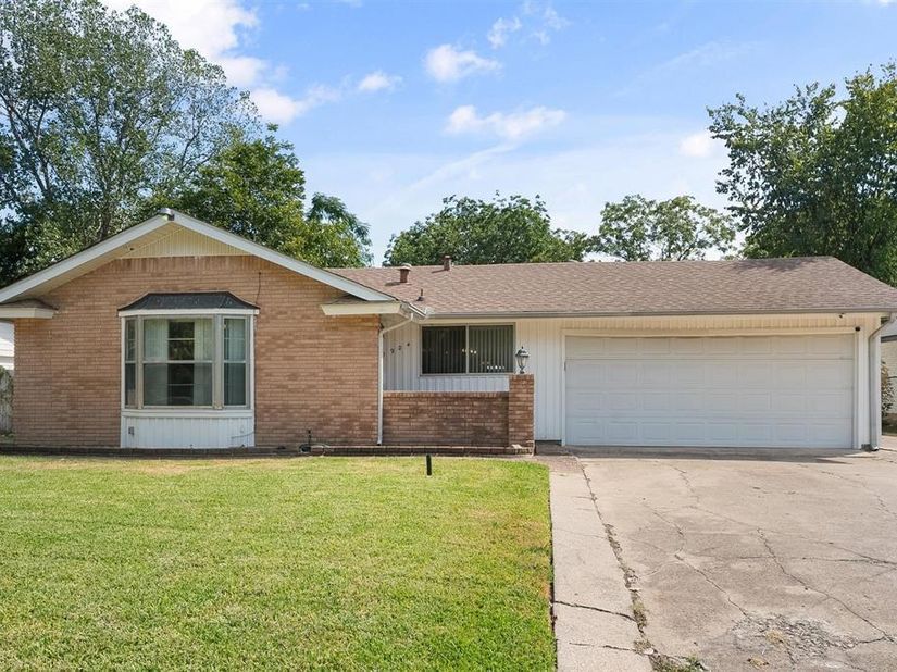 1924  Canterbury Street , Irving Texas 75062