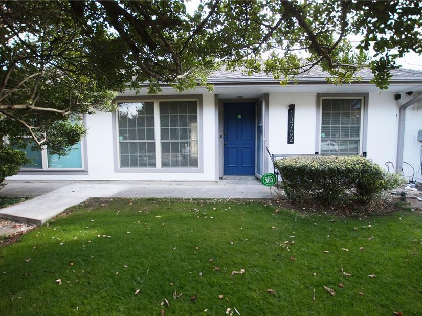 13702  FLAGSTONE Lane , Dallas Texas 75240