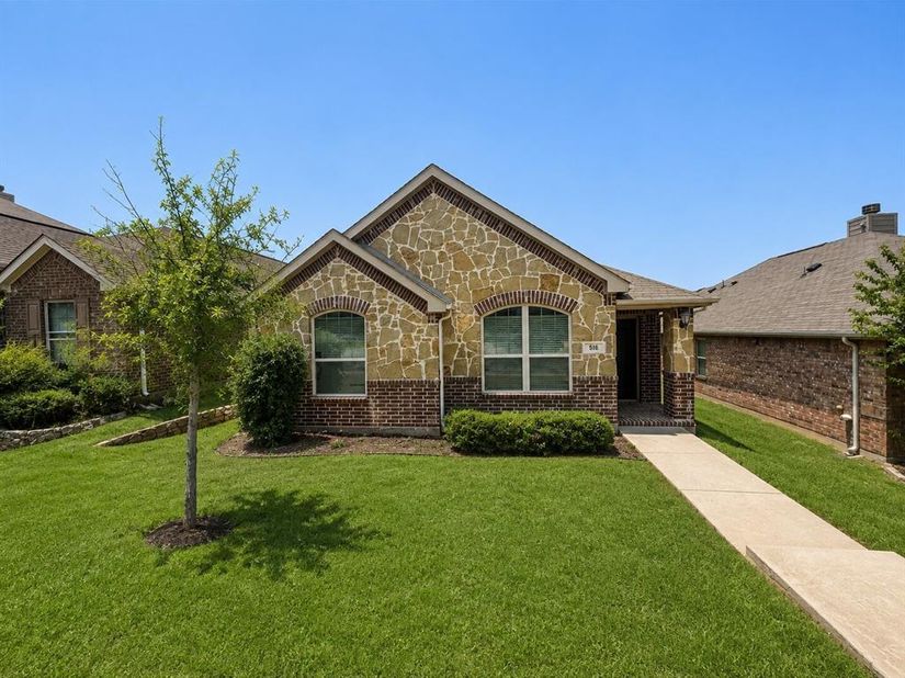 516  Cheyenne Drive , Aubrey Texas 76227
