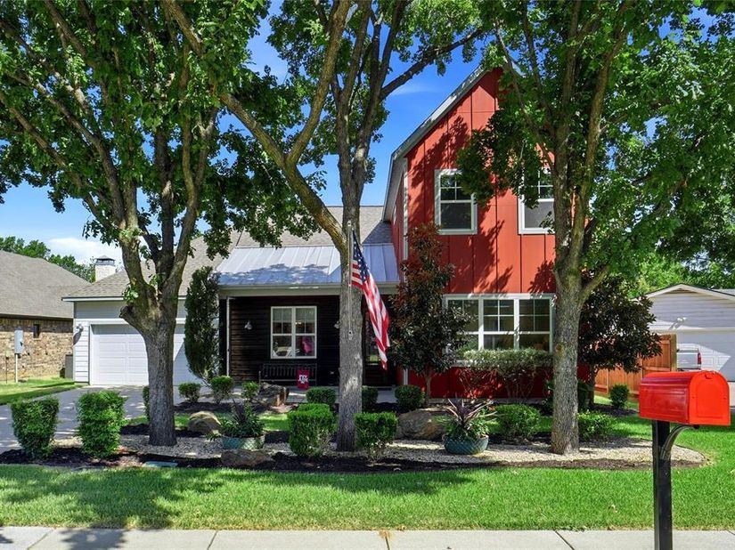 1300  Worthington Street , Grapevine Texas 76051