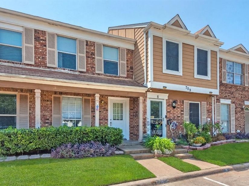 709  Lee Street , Mesquite Texas 75149