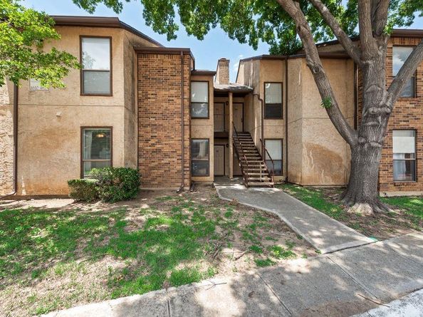 2014  Willoughby Lane  4612, Arlington Texas 76011