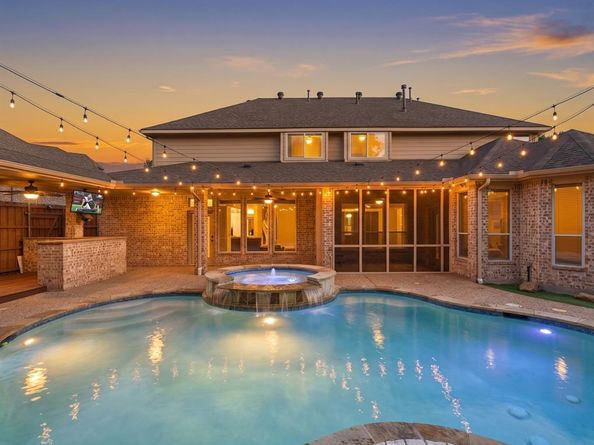 2533  Green Oak Drive , Carrollton Texas 75010