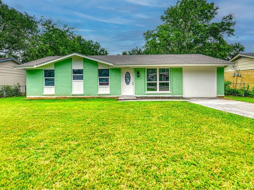 10020  Homeplace Drive , Dallas Texas 75217