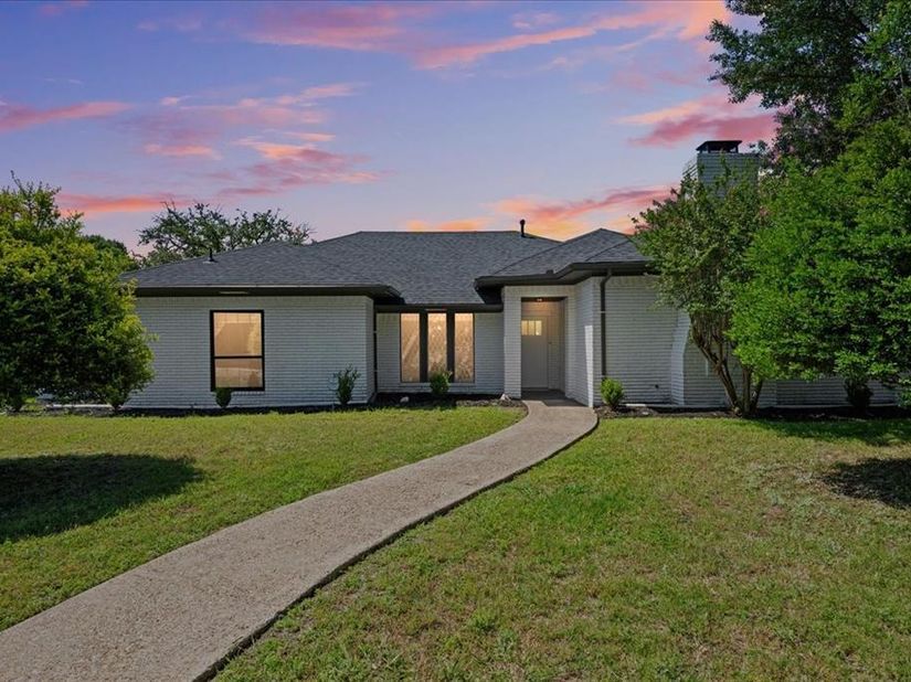 5856  Winding Woods Trail , Dallas Texas 75227