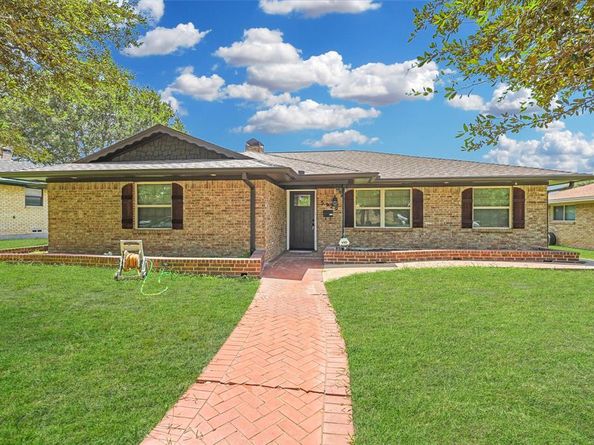 5429  Enderly Place , Dallas Texas 75227