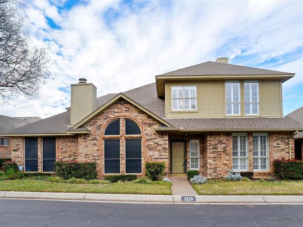 1229  Wooded Trail , Hurst Texas 76053