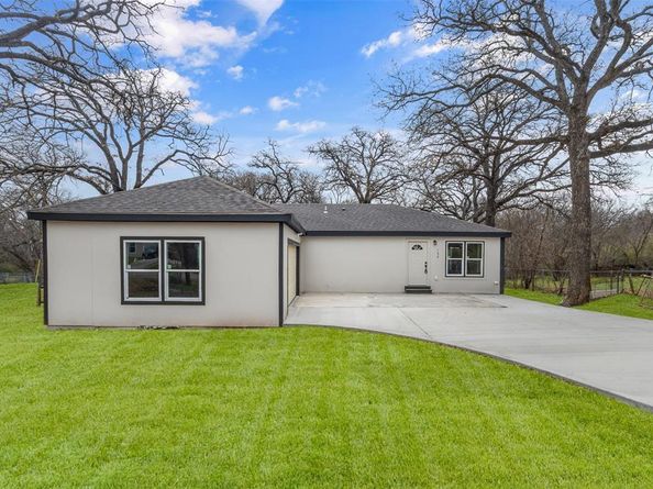 153  Avondale Avenue , Azle Texas 76020