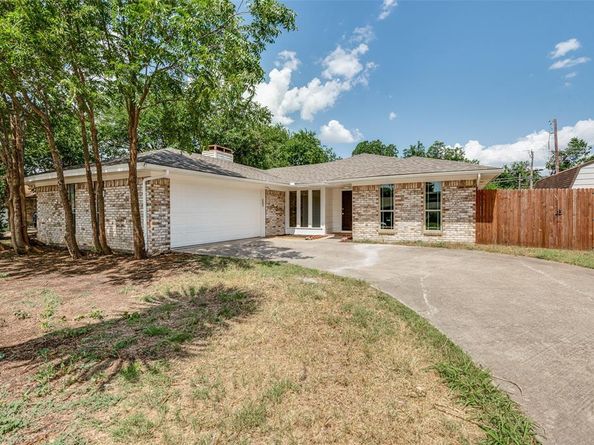 1902  Pat Ln  , Carrollton Texas 75006