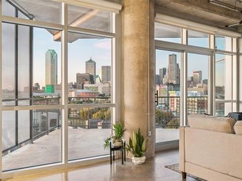 1001  Belleview Street 