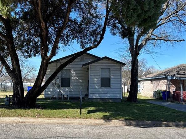 415  Hallvale Drive , White Settlement Texas 76108