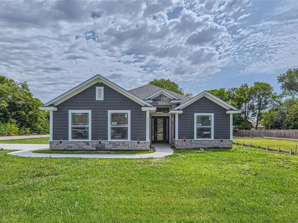 2940  Henry Road , Lancaster Texas 75134