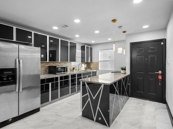 9923  Hustead Street , Dallas Texas 75217