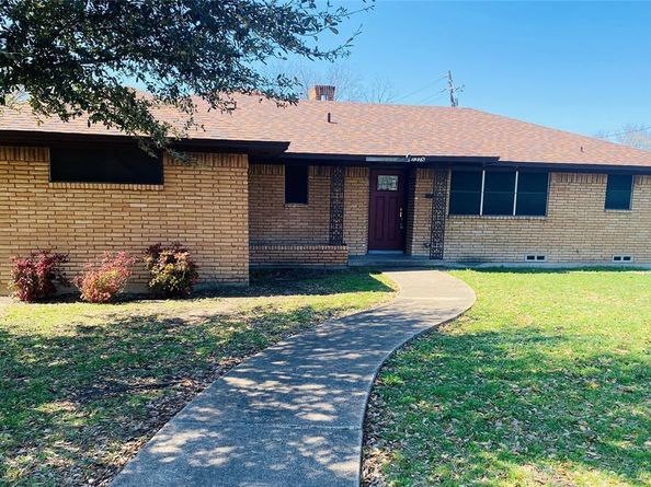 1315  Willow Creek Drive , Lancaster Texas 75146