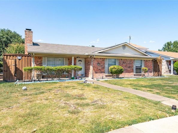 1809  Crockett Street , Garland Texas 75042