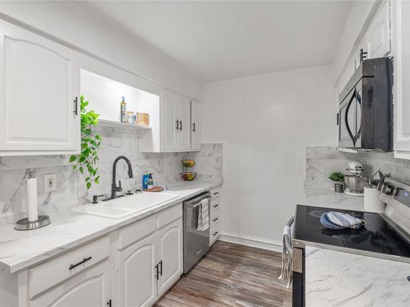 12748  Burninglog Lane , Dallas Texas 75243