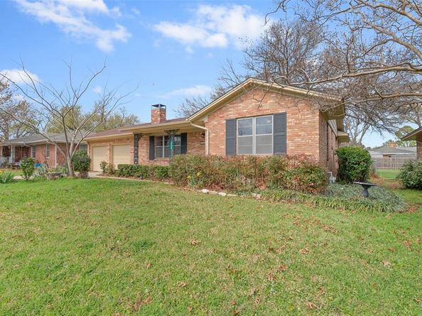 1119  Kings Row , Denton Texas 76209