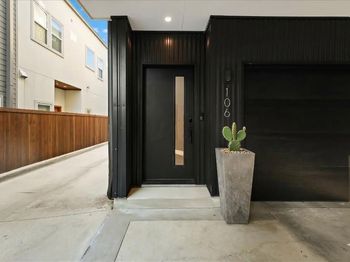 2001 N Prairie Avenue 