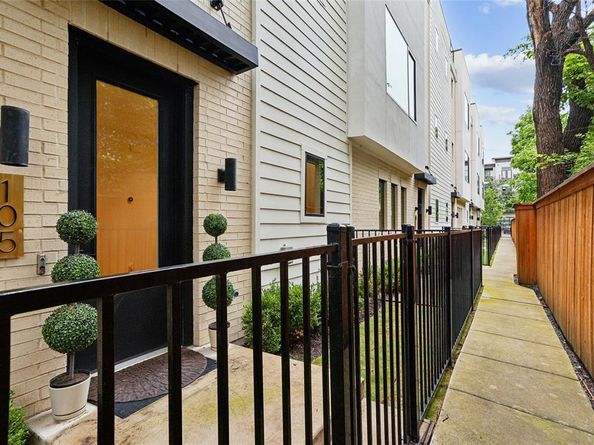 2633  Reagan   105, Dallas Texas 75219