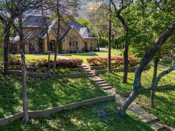 1254  Whispering Oaks Drive , DeSoto Texas 75115