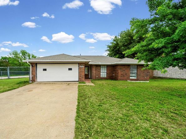 4022  William Street , Sachse Texas 75048