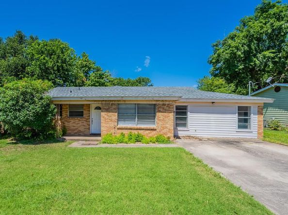 1030  Warden Street , Benbrook Texas 76126