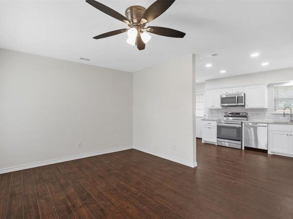 1201  Crockett Street , Garland Texas 75040