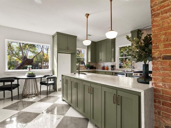 624 N Vernon Avenue , Dallas Texas 75208