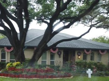 2721  Knollwood Court 