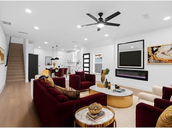 1407  Barry Avenue , Dallas Texas 75223