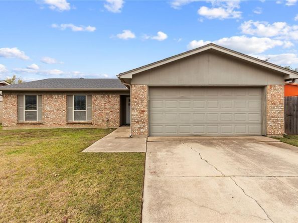 1245 N Knowles Drive , Saginaw Texas 76179