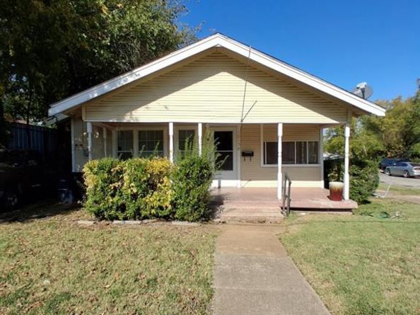 1015 E Morphy Street , Fort Worth Texas 76104