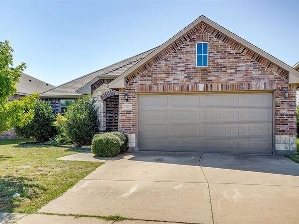 305  Chalkstone Drive , Fort Worth Texas 76131