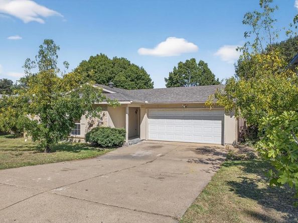 2203  Newbury Drive , Arlington Texas 76014