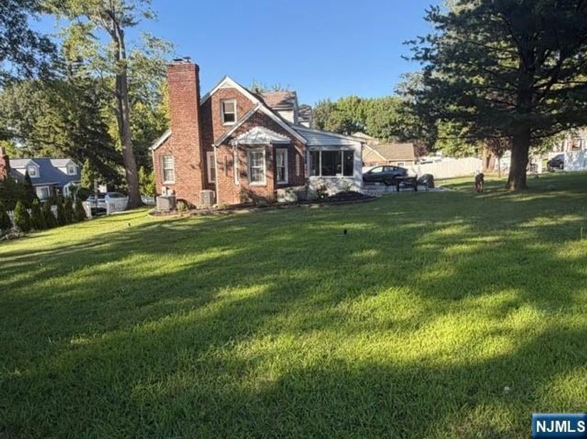201 Cumley Terrace, Leonia NJ 07605
