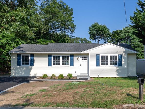 15 Maple Street, Wyandanch NY 11798